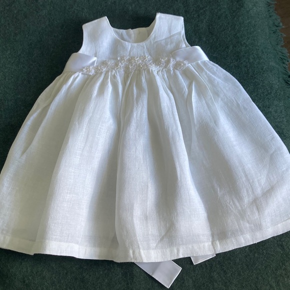 Other - Elegant White Sleeveless Dress